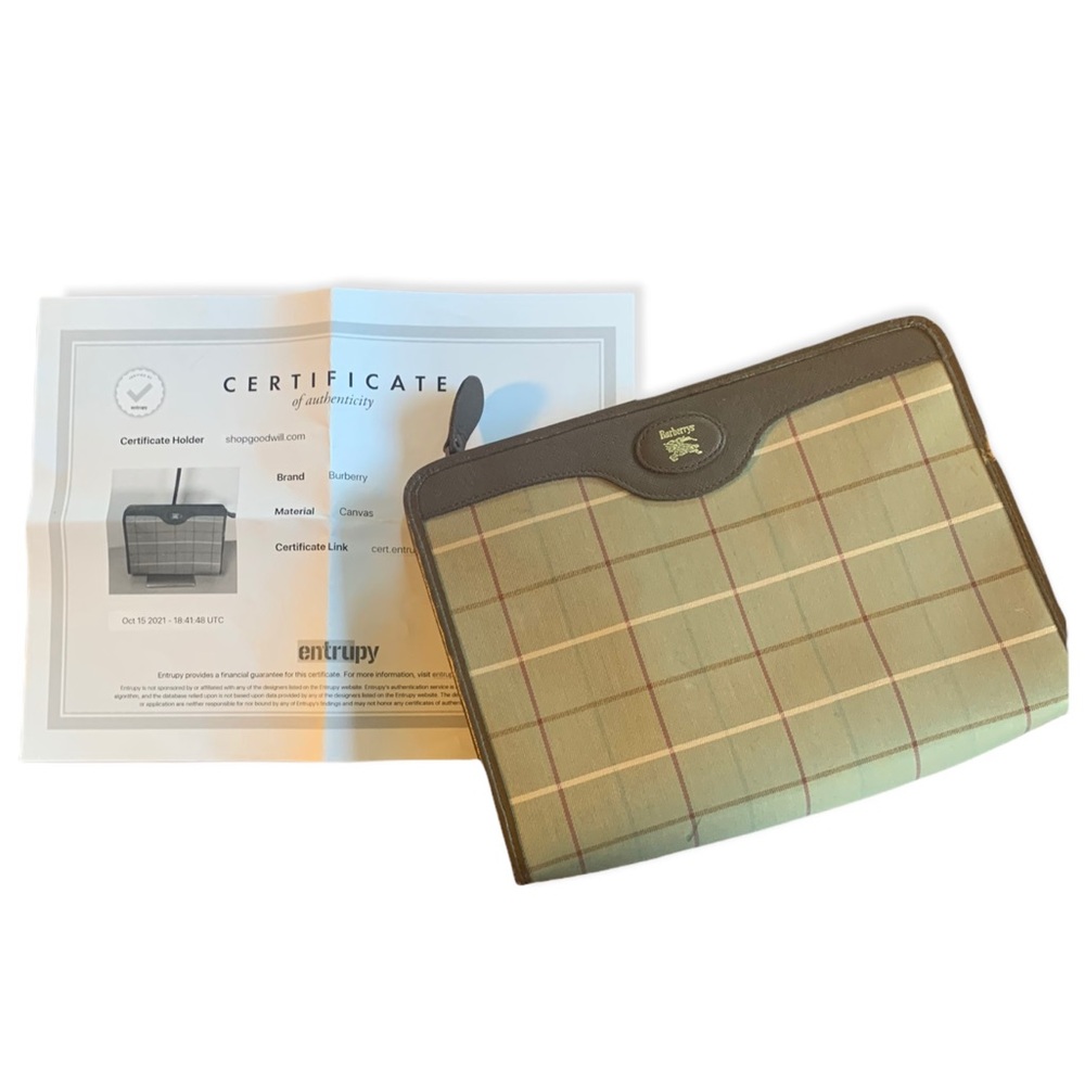 G/EUC Authentic Burberry Vintage Clutch
